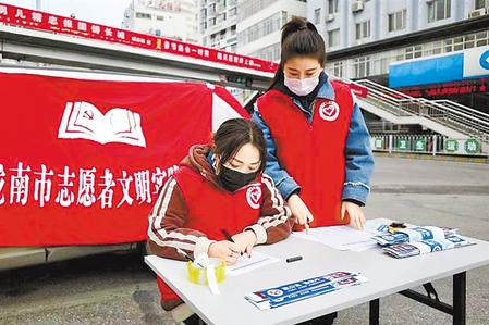 這個春天，那一抹鮮亮的“志愿紅”　——隴原志愿者戰(zhàn)“疫”記