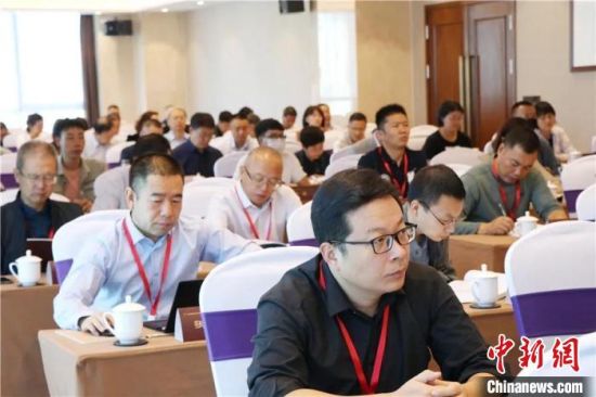 圖為“明清時期河西走廊社會變遷”學(xué)術(shù)研討會現(xiàn)場。 武威市新聞傳媒集團供圖 圖為“明清時期河西走廊社會變遷”學(xué)術(shù)研討會現(xiàn)場。 武威市新聞傳媒集團供圖