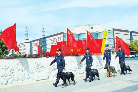 滿城盡是中國(guó)紅——?dú)g度國(guó)慶之蘭州見(jiàn)聞