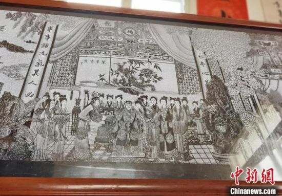 圖為陶世清的影雕作品?！钅?攝
