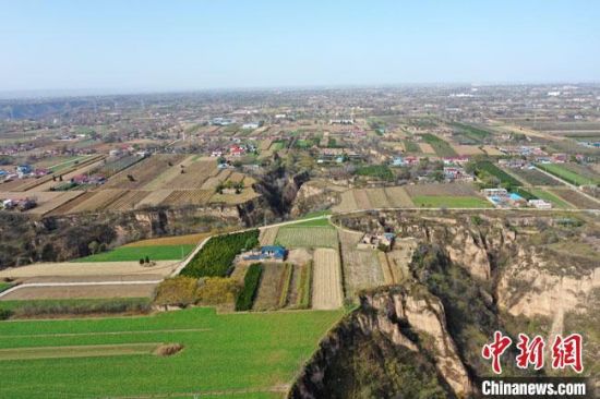 圖為位于甘肅省慶陽市西峰區(qū)境內(nèi)的南佐遺址地貌。(資料圖) 甘肅省文物局供圖 圖為位于甘肅省慶陽市西峰區(qū)境內(nèi)的南佐遺址地貌。(資料圖) 甘肅省文物局供圖