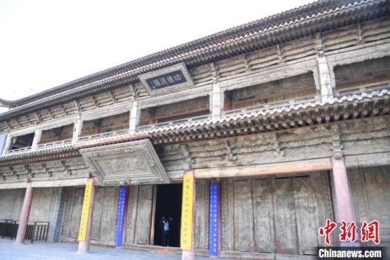 圖為張掖大佛寺建筑外圍?！钇G敏 攝