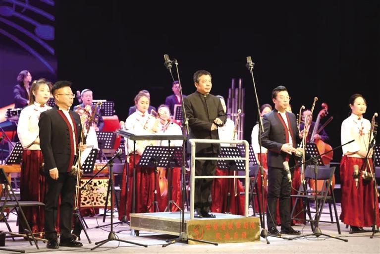中外影視經(jīng)典民族交響音樂會(huì)《歲月留聲》為父老鄉(xiāng)親送祝福