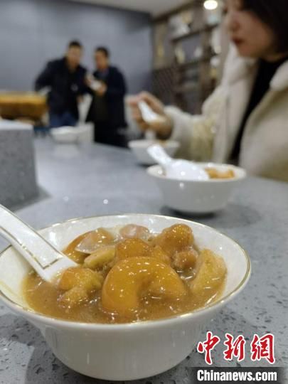 圖為酒泉美食“糊鍋”。　殷春永 攝