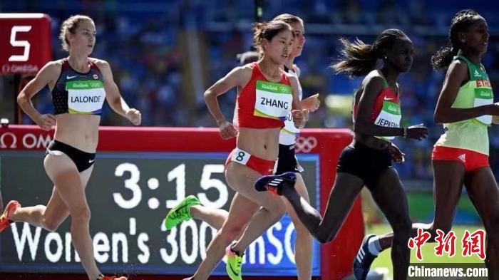 2016年8月,中國選手張新艷參加里約奧運(yùn)會(huì)田徑女子3000米障礙賽預(yù)賽。(資料圖) 受訪者供圖 2016年8月,中國選手張新艷參加里約奧運(yùn)會(huì)田徑女子3000米障礙賽預(yù)賽。(資料圖) 受訪者供圖