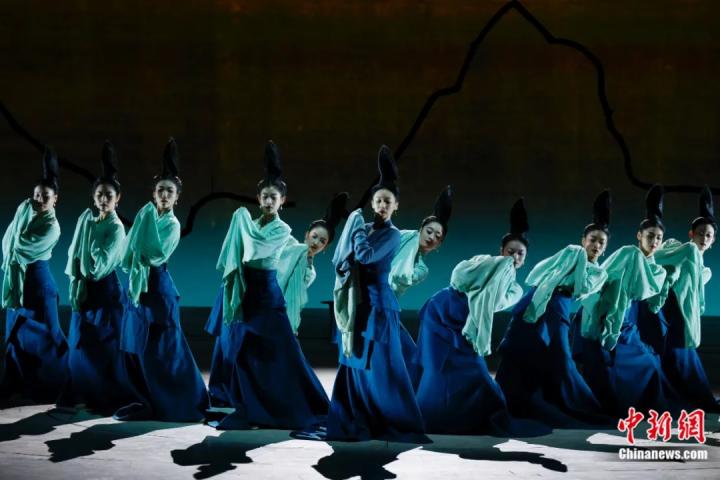 2024年2月29日晚,舞蹈詩劇《只此青綠》在北京上演,多國駐華使節和國際組織代表前來觀賞。韓海丹 攝 2024年2月29日晚,舞蹈詩劇《只此青綠》在北京上演,多國駐華使節和國際組織代表前來觀賞。韓海丹 攝