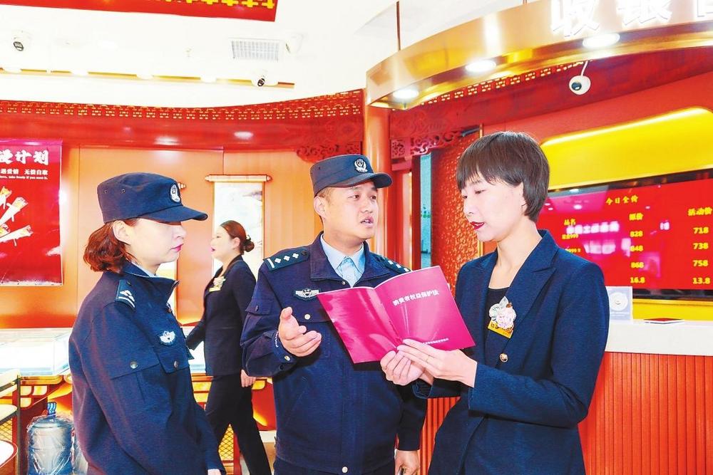 蘭州七里河公安走進商超等場所開展“3·15”普法宣傳