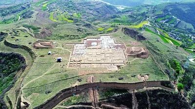 揭秘甘肅禮縣四角坪遺址：探尋塵封的秦帝國禮制建筑群