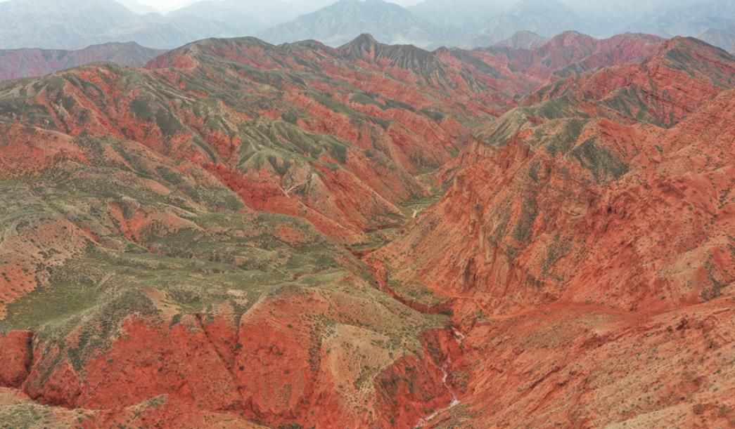 肅南：丹霞秋韻濃 山河繪“彩卷”